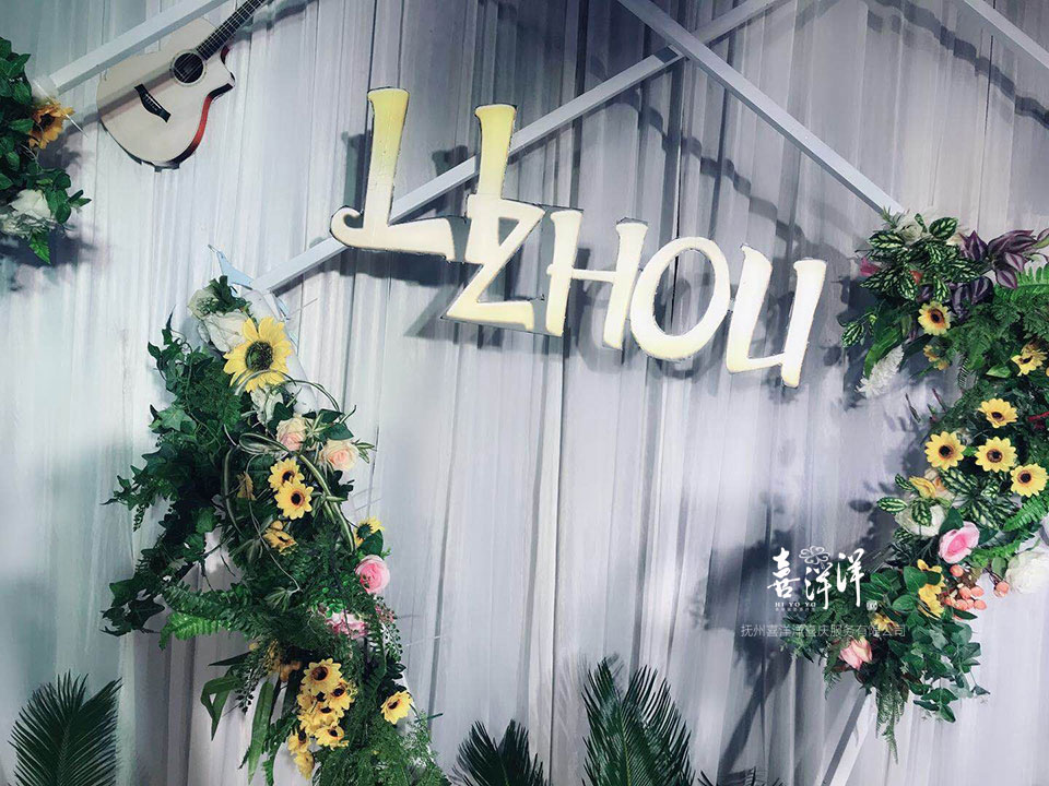 �ܿ��ڼ��ո߷���ĺô���1���ڼ������ѽ���˵��¾Ƶ깩Ӧ���ϣ����ѡ����ϯ������Ȼ���˶���Σ�2����������ȥ�Ҵң����ºܶ಻������֮����3���ܿ��߷��ڽ�飬ѡ����칫˾Ҳ���Żݺܶ࣬��������Ҳ��Ȼ�ã���Ϊ���칫˾ƽʱ�����ҵ����ø������Դ��